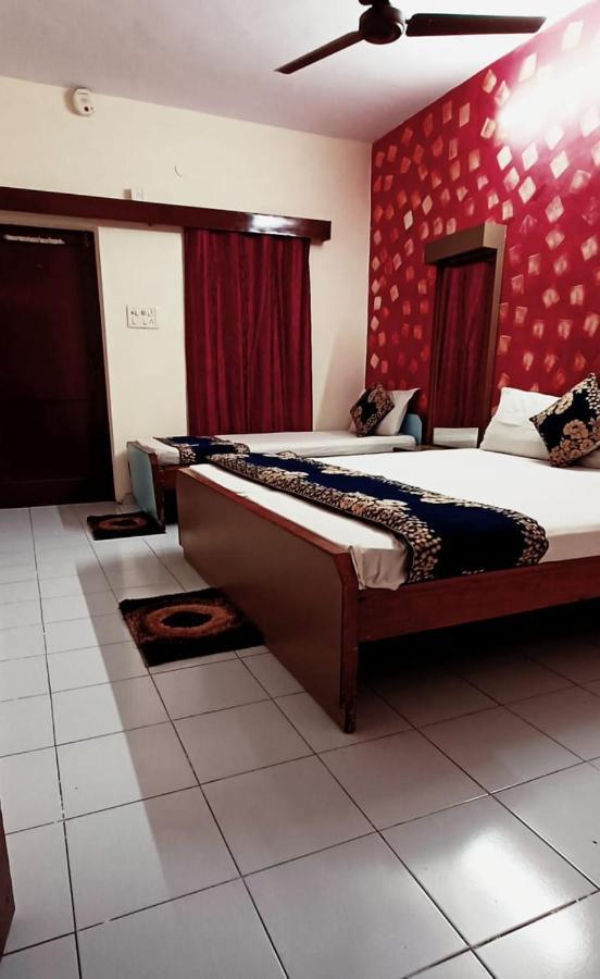 Hotel Majors Den Нью-Дели Экстерьер фото